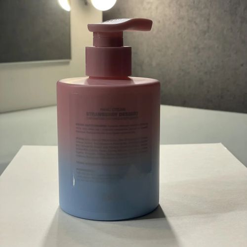 Крем ламелярний зволожуючий з ароматом полуниці з вершками Hand Cream Strawberry Dessert 300ml